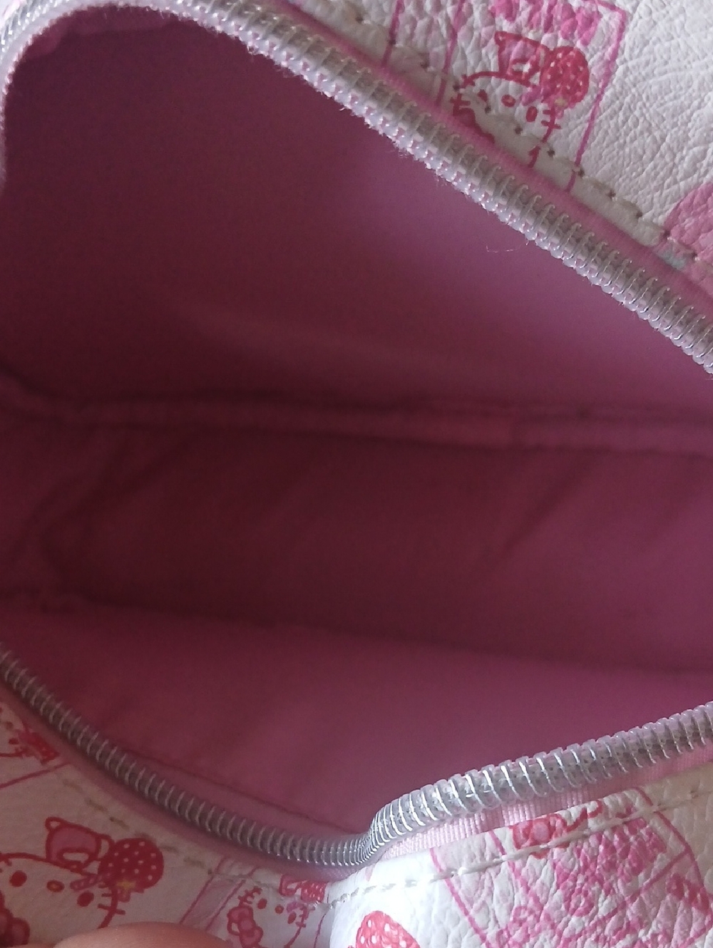 Hello Kitty Loungefly Crossbody - Picture 4 of 7